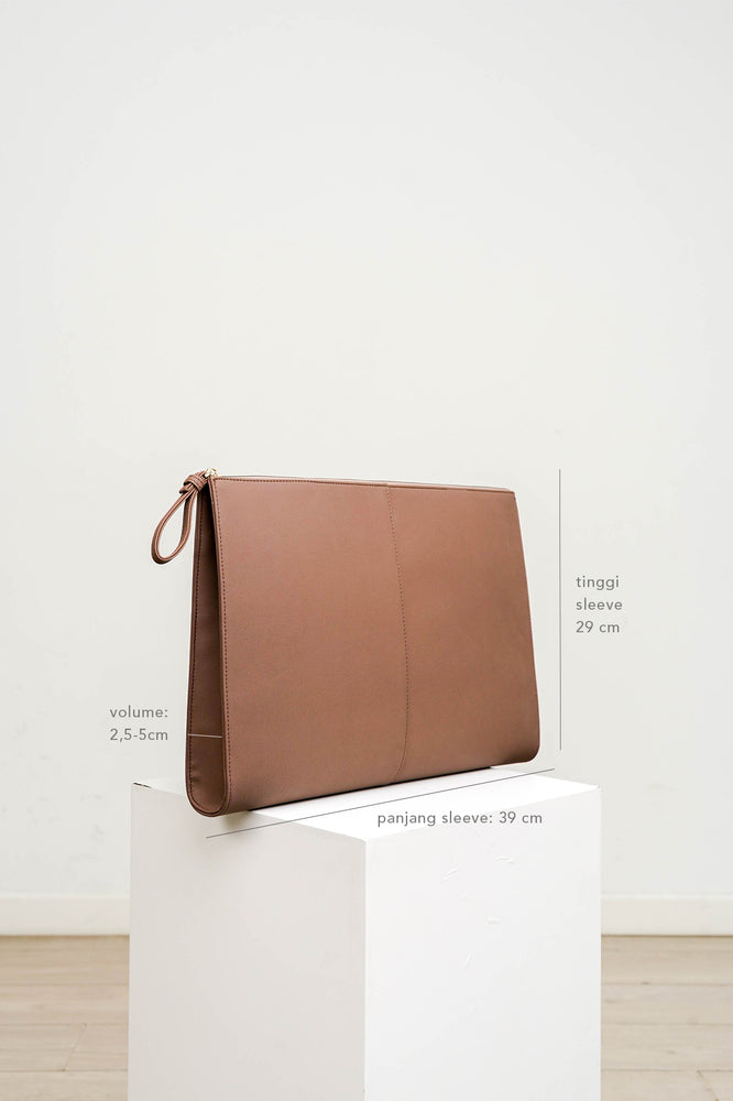 Gia Laptop Sleeve in Brunette