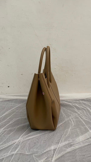 SAMPLE/DEFECT SALE - Madden Bag in Camel