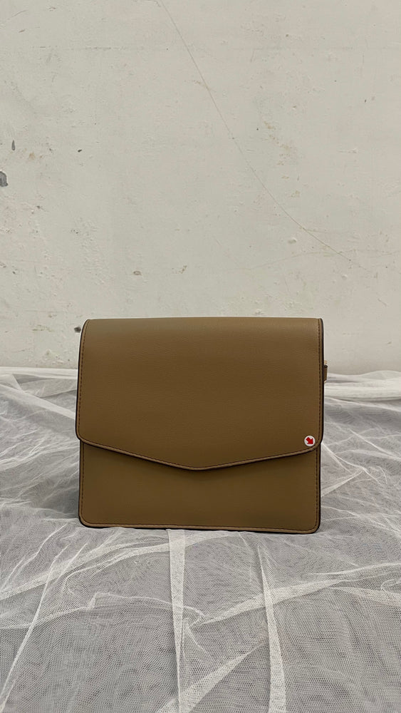 SAMPLE/DEFECT SALE - Petra Bag in Camel