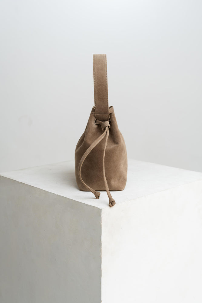 Taffy Bucket Bag in Sand