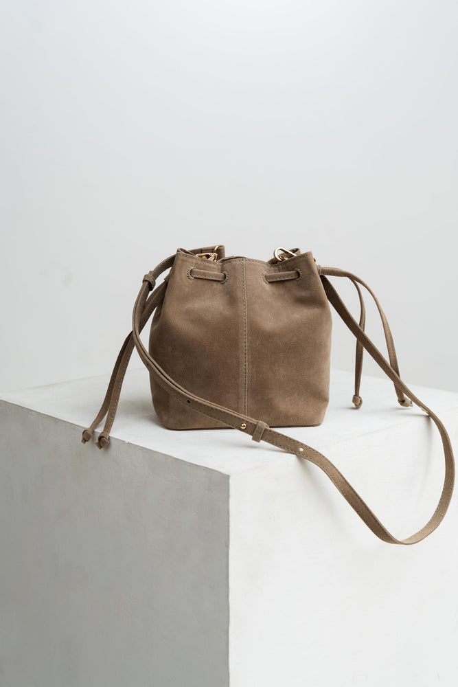 Taffy Bucket Bag in Sand