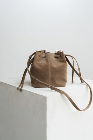 Taffy Bucket Bag in Sand